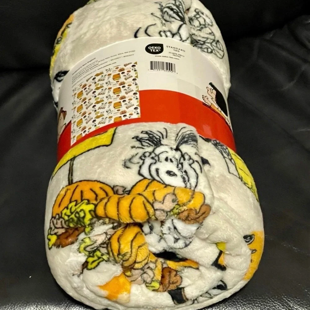 PEANUTS Snoopy Great Pumpkin Plush Throw
